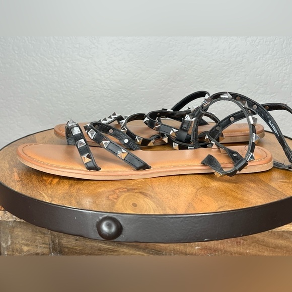 004. Time and Tru Studded Women's Gladiator Sandals - sz 8 - Picture 1 of 8